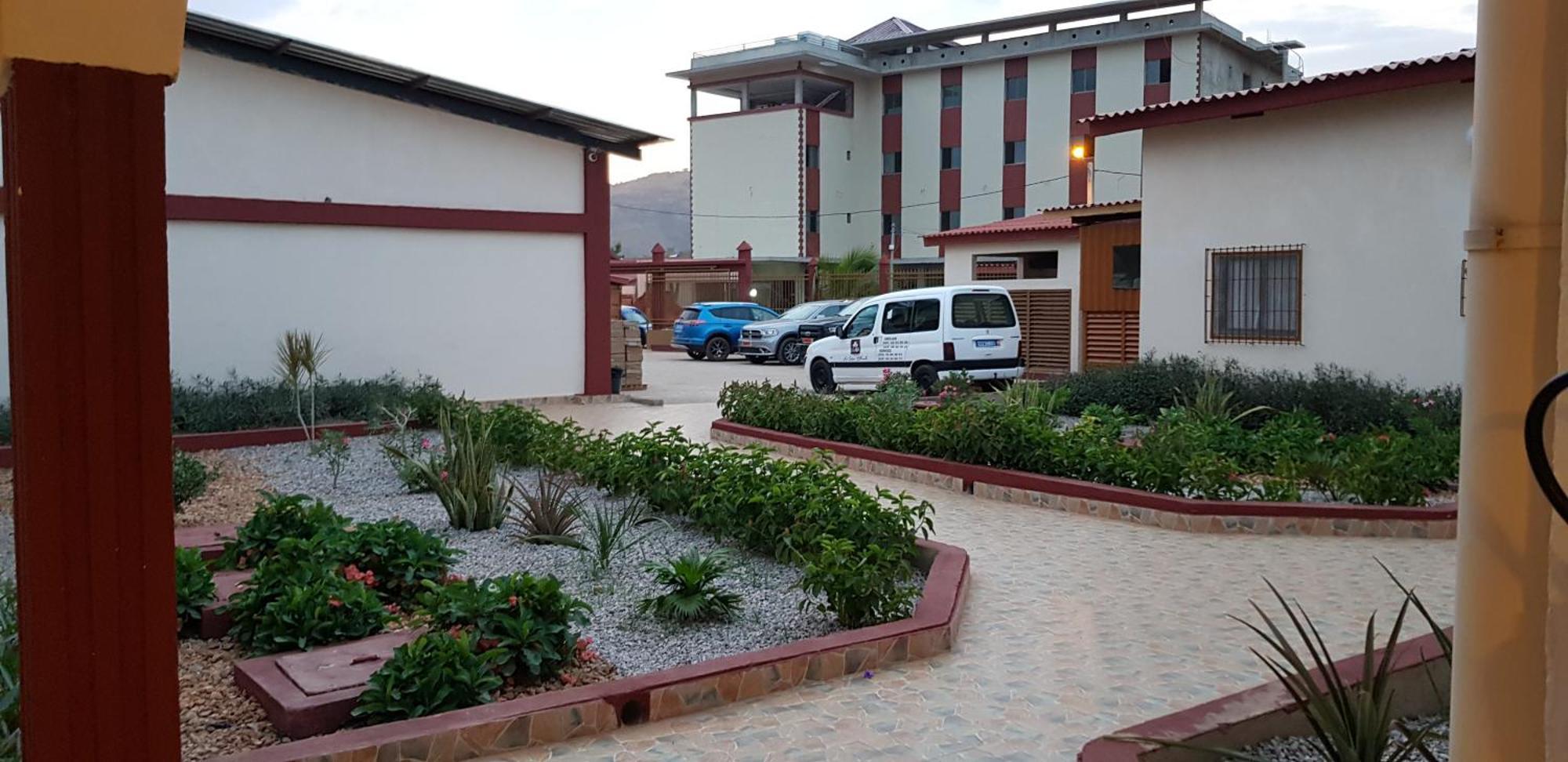Hotel La Rose Blanche Korhogo Ngoại thất bức ảnh