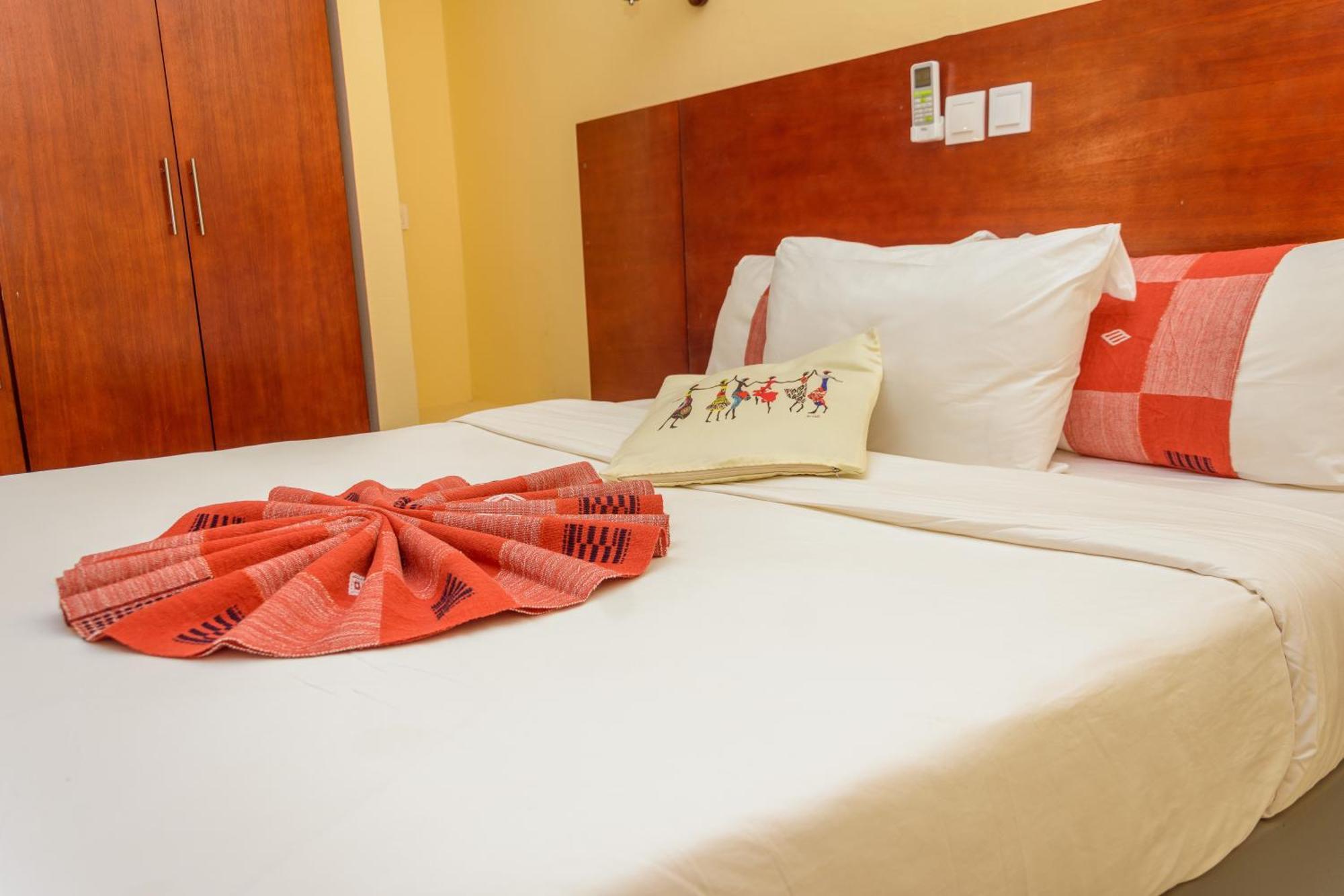 Hotel La Rose Blanche Korhogo Ngoại thất bức ảnh