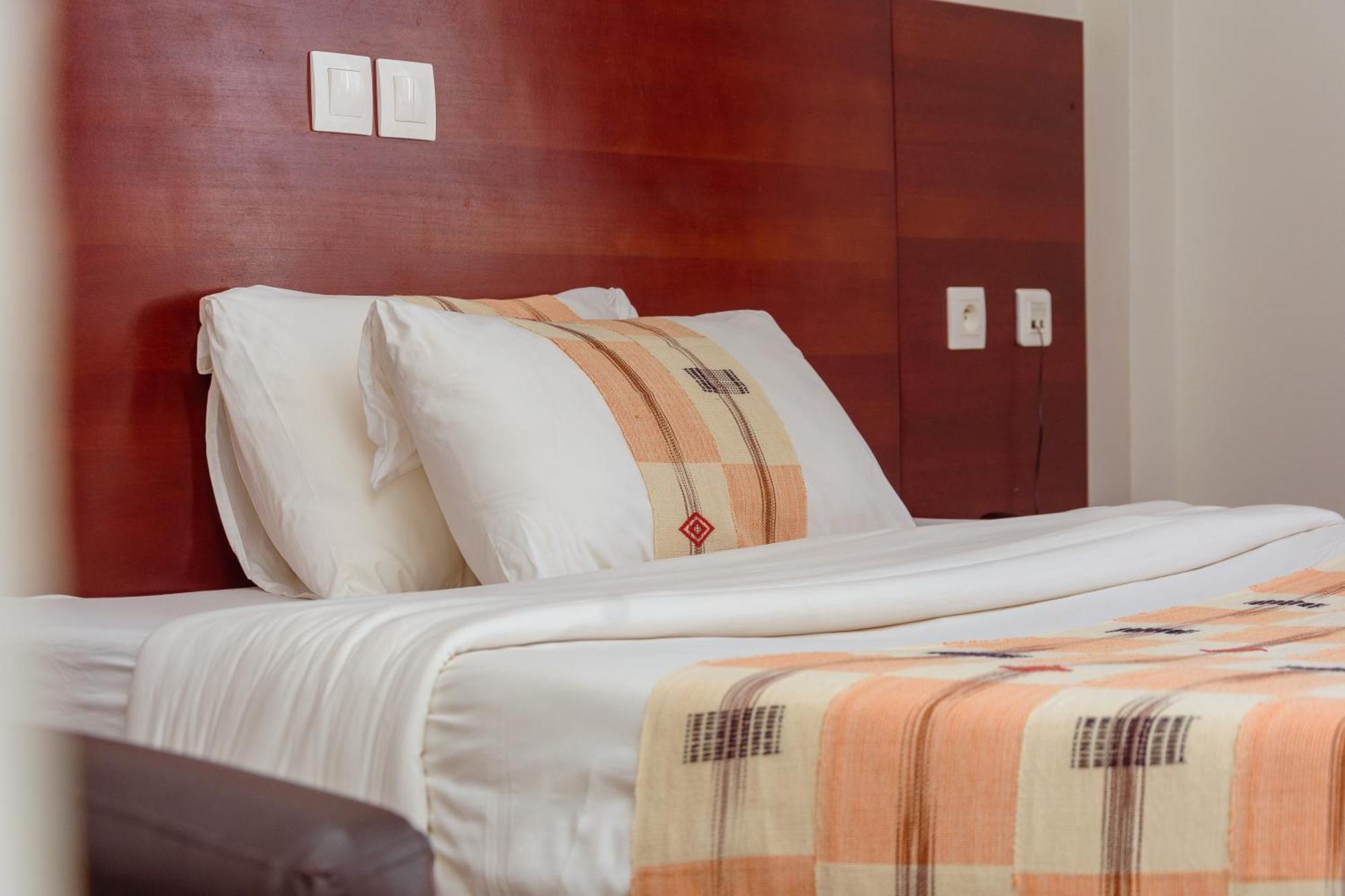 Hotel La Rose Blanche Korhogo Ngoại thất bức ảnh