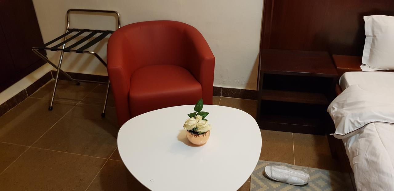 Hotel La Rose Blanche Korhogo Ngoại thất bức ảnh